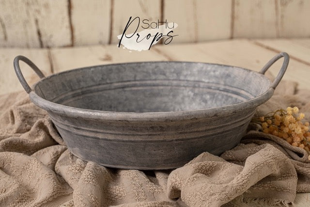 Flat metal bowl