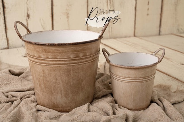 Coloured metal bucket
