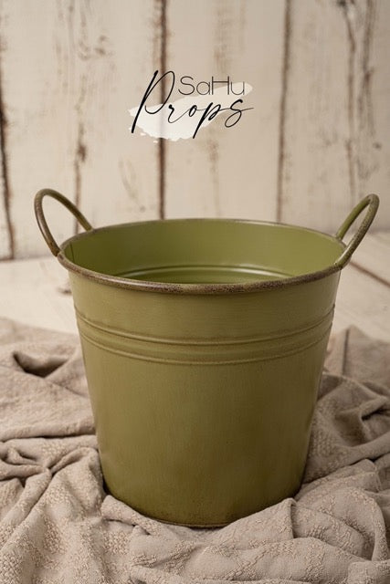 Coloured metal bucket