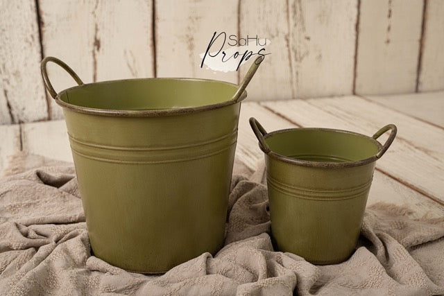 Coloured metal bucket