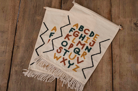 Wandbild Alphabet aus Stoff