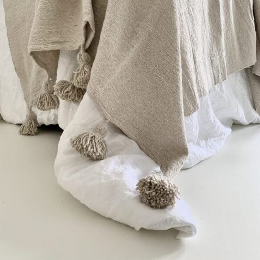 Pompom blanket cream