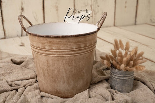 Coloured metal bucket